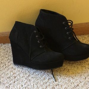 Ladies 10m black suede wedge heel